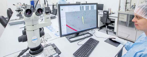 Das Fraunhofer IPA gestaltet verschiedene Regelwerke für die Reinraumtechnik mit. Wichtige Neuerungen stellen die Experten auf den Messen Cleanzone und Lounges on Tour vor. (© Foto ISS DEBEOS Studios) / Fraunhofer IPA helps to shape different regulations for cleanroom technology. The experts will present important new developments at the Cleanzone and Lounges on Tour trade fairs. (© Photo : ISS DEBEOS Studios)