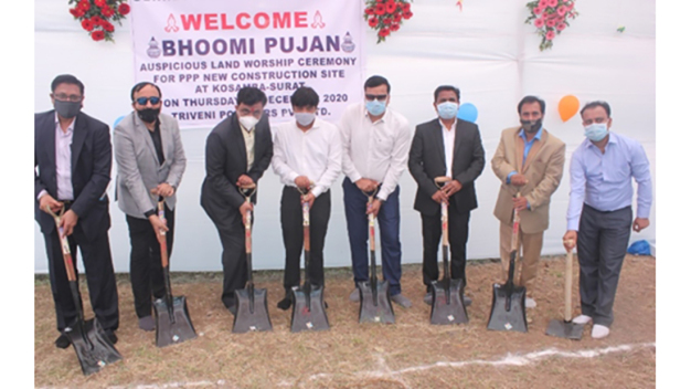 Bereit für den ersten Spatenstich: (vlnr) Harish Anand, Rajeev Kalra, Prakash Dhameja, Sharad
Sharma, Devendra Kumar Gupta, Murugan Balakrishan, Himanshu Babubhai und Amit Kumar. / Ready for the ground-breaking ceremony: (fLTR) Harish Anand, Rajeev Kalra, Prakash Dhameja, Sharad Sharma, Devendra Kumar Gupta, Murugan Balakrishan, Himanshu Babubhai und Amit
Kumar.
