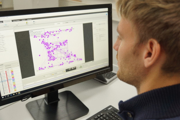 Mit der Eye-Tracker-Technik ist es möglich, Blickbewegungen zu erfassen und zu analysieren, um so Rückschlüsse auf das Lernverhalten zu ziehen. (Foto: Yvonne Müller)