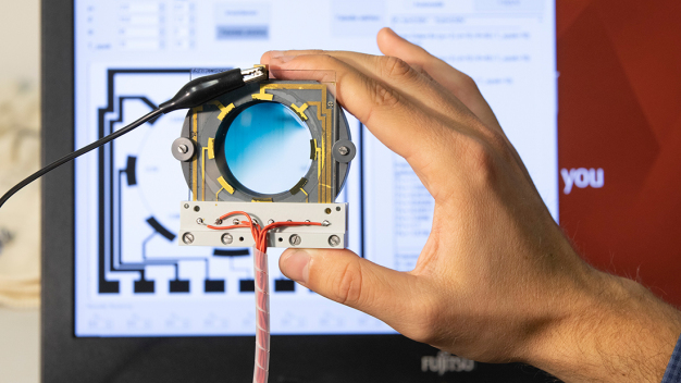 Der innovative Gradientenfilter ermöglicht es, den räumlichen Absorptionsverlauf elektrochemisch zu regulieren und somit flexibel auf veränderliche Lichtverhältnisse - etwa beim Fotografieren - reagieren zu können. (Reiner Voß, TU Kaiserslautern)