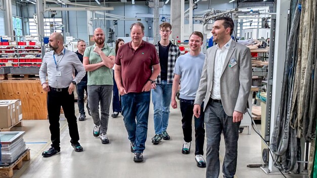 Marcus Gallmann, Sales Director Romaco Kilian, führt die Teilnehmenden durch das Unternehmen. / Marcus Gallmann, Sales Director Romaco Kilian, shows participants around the company. Marcus Gallmann, Sales Director Romaco Kilian, führt die Teilnehmenden durch das Unternehmen. / Marcus Gallmann, Sales Director Romaco Kilian, shows participants around the company.