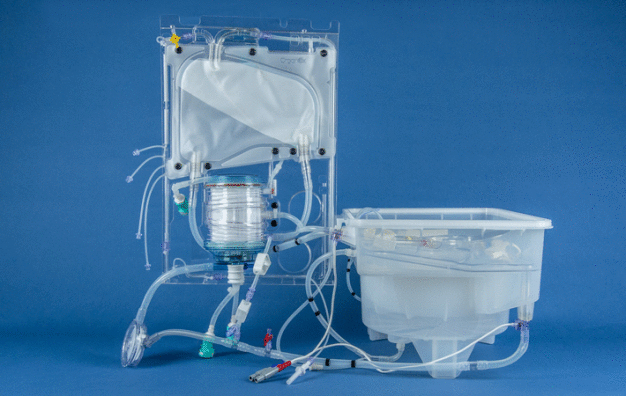 Als größtes Produkt bei Raumedic unterstützt das Schlauchset im Gesamtsystem dabei, die Funktion des Spenderorgans aufrechtzuerhalten. / As the largest product at Raumedic, the tubing set helps to preserve the function of the donor organ as part of the overall system.