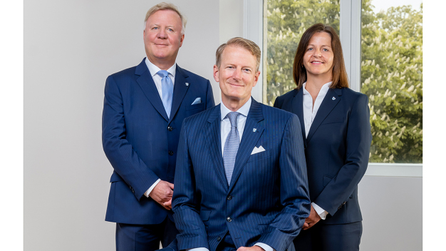 Bilden den Vorstand der Röchling-Gruppe (von links): Franz Lübbers, Prof. Dr. Hanns-Peter Knaebel sowie Evelyn Thome. / The Executive Board of the Röchling Group (from left): Franz Lübbers, Prof. Dr. Hanns-Peter Knaebel, and Evelyn Thome.