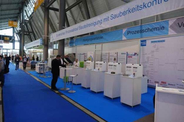 Wie die Implementierung eines Sauberraumsystems aussehen kann, zeigte das CEC beispielhaft anhand einer Demoanlage auf der parts2clean 2018 in Stuttgart. (Quelle: Nerling Systemräume GmbH) Wie die Implementierung eines Sauberraumsystems aussehen kann, zeigte das CEC beispielhaft anhand einer Demoanlage auf der parts2clean 2018 in Stuttgart. (Quelle: Nerling Systemräume GmbH)