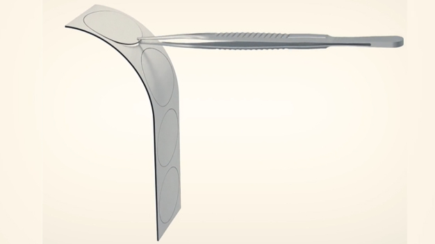 TapeLift Pad bei der Entnahme von der Trägerfolie (Bild: PMT Partikel-Messtechnik GmbH) / (Image: PMT Partikel-Messtechnik GmbH)