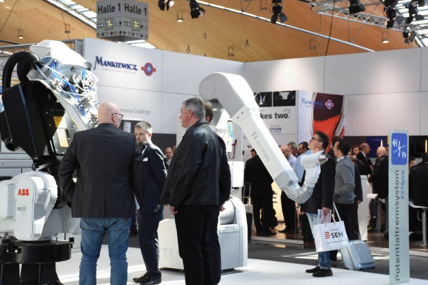 Mit ihrem umfassenden Ausstellungsspektrum bietet die PaintExpo Antworten auf die Herausforderungen beim Nasslackieren, Pulverbeschichtungen und Coil Coating. (Bildquelle: PaintExpo) / With its comprehensive exhibition program, PaintExpo provides solutions to the challenges presented by liquid painting, powder coating and coil coating. (Image source: PaintExpo)