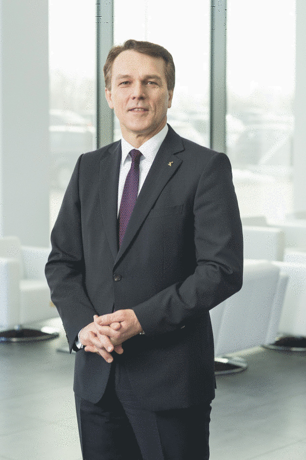 Peter Fenkl freut sich über die große Nachfrage nach energiesparenden Produkten von Ziehl-Abegg und kündigt Investitionen von 28 Millionen Euro an. 