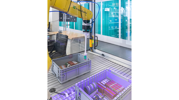 AI-based robotics, such as this pick-and-pack application, enables automation where it was previously technically or economically unfeasible. © Fraunhofer IPA/Photo: Rainer Bez