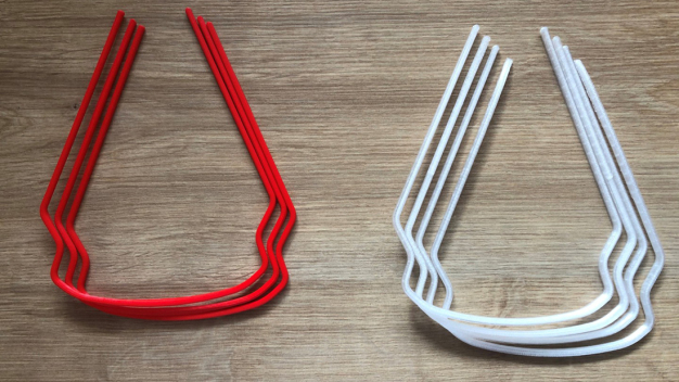 3D-Druck-Muster der Brillenbügel aus PLA und PC. (© Fraunhofer IPA )