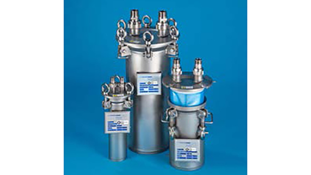 Schneller Filterwechsel auch in sensiblen Bereichen: „QP-Quick-Pack“ Filterelemente mit unterschiedlichen WTQP-Kerzenfiltergehäusen. QP-Quick-Packs werden mit 1, 3 oder 7 Filterelementen im Schutzbeutel in den WTQP-Edelstahlgehäusen eingebaut und mit speziellen Verschraubungen am Ein- und Austrittstutzen abgedichtet. (Foto: Martin Wolf Wagner) Schneller Filterwechsel auch in sensiblen Bereichen: „QP-Quick-Pack“ Filterelemente mit unterschiedlichen WTQP-Kerzenfiltergehäusen. QP-Quick-Packs werden mit 1, 3 oder 7 Filterelementen im Schutzbeutel in den WTQP-Edelstahlgehäusen eingebaut und mit speziellen Verschraubungen am Ein- und Austrittstutzen abgedichtet. (Foto: Martin Wolf Wagner)