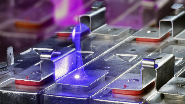 Laserstrahlschweißen von Batteriezellen mit blauem Laser. © Fraunhofer ILT, Aachen / Laser welding of battery cells with a blue laser. © Fraunhofer ILT, Aachen, Germany Laserstrahlschweißen von Batteriezellen mit blauem Laser. © Fraunhofer ILT, Aachen / Laser welding of battery cells with a blue laser. © Fraunhofer ILT, Aachen, Germany