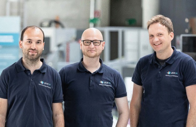 Thomas Hilzbrich, Pablo Mayer und Felix Müller (v. l.) haben die »Smarte Systemoptimierung«
entwickelt und das Start-up plus10 GmbH gegründet. (Quelle: Fraunhofer IPA / Foto: Rainer Bez)