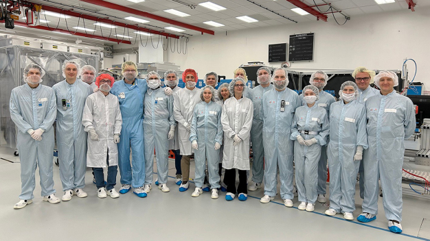 Internationales Forscherteam des Lawrence Livermore National Laboratory, des Fraunhofer ILT und der ELI - Extreme Light Infrastructure in der ELI Beamlines Facility, Prag, Tschechische Republik. © ELI ERIC / International team of researchers from Lawrence Livermore National Laboratory, Fraunhofer ILT and ELI - Extreme Light Infrastructure at the ELI Beamlines Facility, Prague, Czech Republic. © ELI ERIC