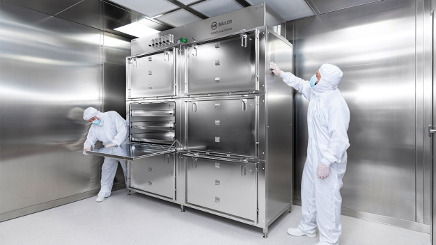 Sailer produce, tra le altre cose, armadi di stoccaggio per ambienti di lavoro puliti tecnici destinati a ottica, metrologia, produzione di semiconduttori e batterie nel proprio ambiente sterile. (Copyright/Autore: Friedrich Sailer GmbH)