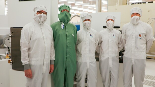 Wetenschappers van Polyteknik en Fraunhofer IPMS in de 300-mm cleanroom van Fraunhofer IPMS. © Fraunhofer IPMS