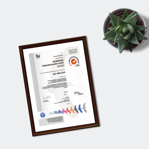 Die kürzlich ausgestellte Urkunde bescheinigt Neuberger die erfolgreiche Zertifizierung eines Umweltmanagementsystem nach ISO 14001:2015. (Bildautor: Anja Cross, Neuberger Gebäudeautomation GmbH)

