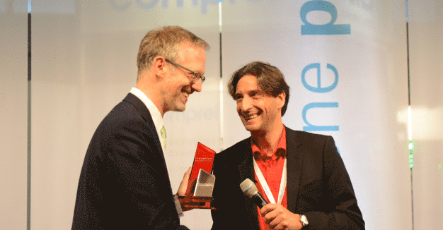 Preisübergabe 2015 : Die InfraSolution AG erhielt den Cleanroom Award 2015 für ihr neuartiges, automatisiertes Messsystem namens Robot Scan Flex.