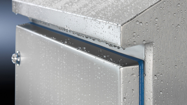 Mit Sicherheit mehr Sauberkeit: Die Hygienic Design Gehäuse von Rittal sind speziell für die Anwendungen in der Nahrungs- und Genussmittelindustrie konstruiert worden. Zum Programm zählen Klein- und Kompaktgehäuse, Großschränke und Zubehör aus Edelstahl. (Quelle Rittal GmbH & Co. KG) Mit Sicherheit mehr Sauberkeit: Die Hygienic Design Gehäuse von Rittal sind speziell für die Anwendungen in der Nahrungs- und Genussmittelindustrie konstruiert worden. Zum Programm zählen Klein- und Kompaktgehäuse, Großschränke und Zubehör aus Edelstahl. (Quelle Rittal GmbH & Co. KG)