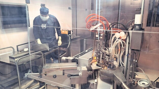 6000 ampułek na godzinę produkuje Abnoba GmbH w swoich kompaktowych, wysoko wyspecjalizowanych pomieszczeniach czystych GMP klas A-D.