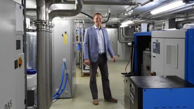 Professor Daniel Hiller in the technical room below the central cleanroom laboratory.