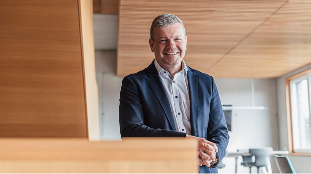 Stefan Seuferling, CEO & Vorstandsvorsitzender, verlässt das Unternehmen. / Stefan Seuferling, CEO & Chairman of the Executive Board, leaves the company. Stefan Seuferling, CEO & Vorstandsvorsitzender, verlässt das Unternehmen. / Stefan Seuferling, CEO & Chairman of the Executive Board, leaves the company.