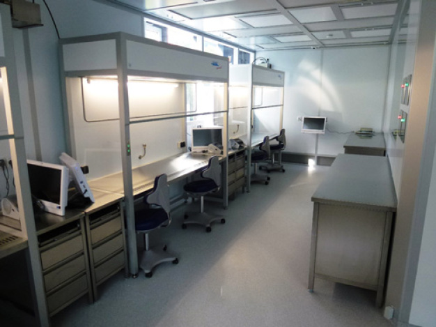 Cleanroom laboratory for parenteral nutrition. CleanSteriCell® GMP A in B with laminar flow workbenches.