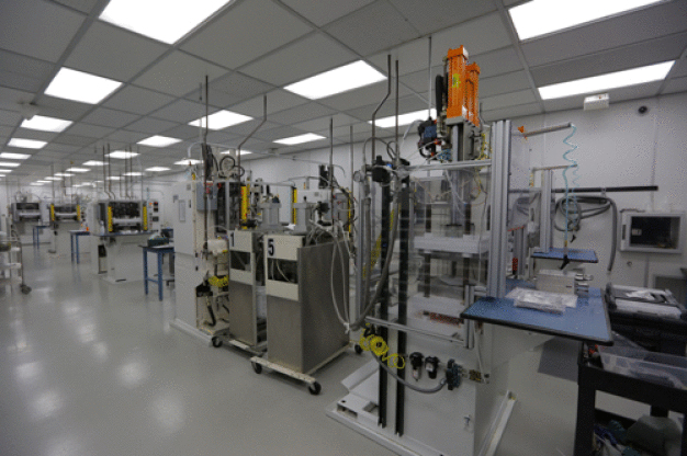 Der Reinraum der Klasse 7 wurde mit modernster Produktionstechnik ausgestattet. (Quelle: Flexan) / The Class 7 clean room is equipped with state-of-the-art production technology. (Source: Flexan)