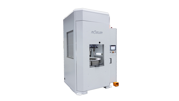 Der Multi-Surf-Finisher RMSF 4/800 ermöglicht eine Bearbeitung von mehreren Werkstücken gleichzeitig. (Bild: Rösler Oberflächentechnik GmbH) / The multi-surf finisher RMSF 4/800 allows the simultaneous finishing of several work pieces. (Photo: Rösler Oberflächentechnik GmbH) Der Multi-Surf-Finisher RMSF 4/800 ermöglicht eine Bearbeitung von mehreren Werkstücken gleichzeitig. (Bild: Rösler Oberflächentechnik GmbH) / The multi-surf finisher RMSF 4/800 allows the simultaneous finishing of several work pieces. (Photo: Rösler Oberflächentechnik GmbH)