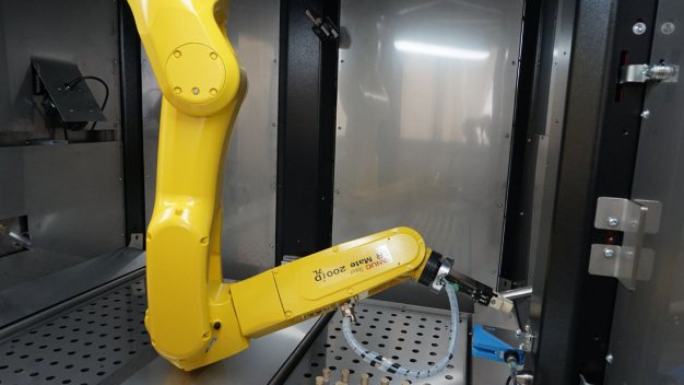 BoKa Automatisierung hat eine Roboterzelle mit einem Fanuc-Roboter entwickelt, um die Abwicklung von Corona-Tests im Drive-Through-Verfahren schneller und sicherer zu machen. (Fanuc) / BoKa Automation has developed a robot cell with a Fanuc robot to make corona testing faster and safer in a drive-through procedure. (Fanuc)