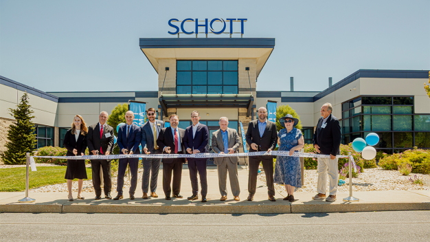 Madison Colaco (South Region Field Director at Congressman Meuser’s Office), John Schlegel (Pennsylvania State Representative), Hakan Gerdan (Plant Manager, SCHOTT Pharma USA), Logan Hoover (South Central PA Regional Manager to Senator McCormick), Christopher Cassidy (President of SCHOTT Pharma USA), Pennsylvania Governor Josh Shapiro, Dr. Gary Disbrow (Deputy Assistant Secretary and Director of BARDA), Rick Siger (Secretary, PA Department of Community and Economic Development), and Lebanon County Commissioners Jo Ellen Litz and Michael Kuhn. (Image: SCHOTT Pharma)