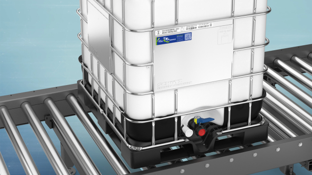 Die Kunststoffrahmenpalette von Schütz wurde speziell für den sicheren und störungsfreien IBC-Transport in hochmodernen, automatisierten Warenlagern entwickelt und besteht aus Schütz-eigenem, hochqualitativem Rezyklat. (Foto: Schütz)