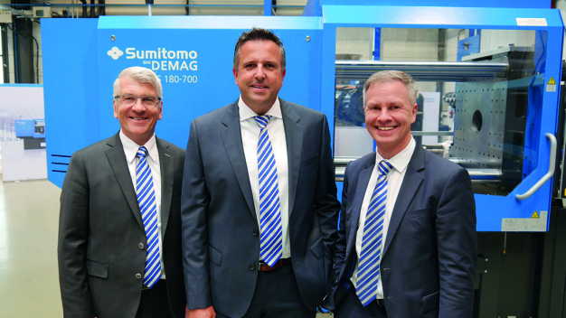 Armin Distler, neuer Senior Director Sales, verantwortlich für den weltweiten Vertrieb bei Sumitomo (SHI) Demag (v.l.n.r. Stefan Sonnhalter – Verkaufsleiter Norddeutschland, Armin Distler – Senior Director Sales, Thomas Dirnberger – Verkaufsleiter Süddeutschland) / New Senior Sales Director Armin Distler now responsible for Global Sales at Sumitomo (SHI) Demag (LTR Stefan Sonnhalter – Sales Manager Northern Germany, Armin Distler – Senior Sales Director, Thomas Dirnberger – Sales Manager Southern Germany)