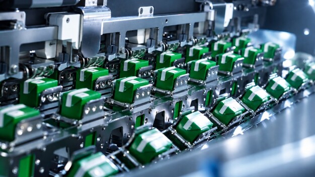 Leveraging SIG’s sleeve-based carton technology and open-sleeve filling process, the SIG Neo XSlim 32 Aseptic can fill 32,000 SIG XSlimBloc single-serve cartons per hour in 9 different pack sizes. (Photo: SIG)
