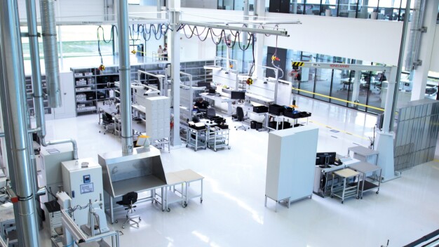 La nuova primer epossidica Sikafloor-1590 e la nuova sigillatura Sikafloor-2650 della Sika Deutschland GmbH riducono i tempi di indurimento di oltre il 50 %. © Sika Deutschland GmbH