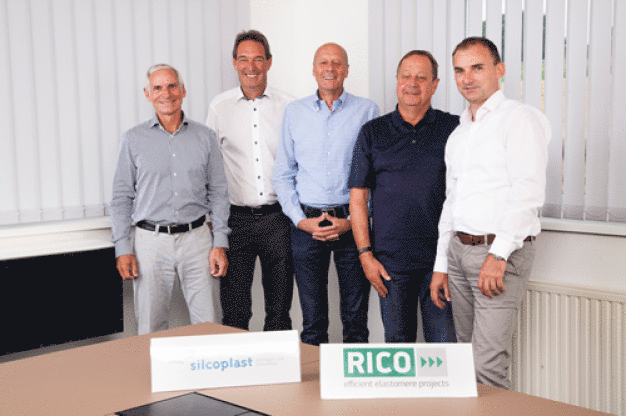 Die neuen Eigentümer der Silcoplast AG (v.l.): Emil Hohl, Alfred Griesbaum, Wolfgang Wagner, Johan-nes Grabner und Gerhard Kornfelder. (Foto: Rico) Die neuen Eigentümer der Silcoplast AG (v.l.): Emil Hohl, Alfred Griesbaum, Wolfgang Wagner, Johan-nes Grabner und Gerhard Kornfelder. (Foto: Rico)