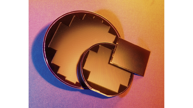 Elektronik-Bausteine wie zum Beispiel integrierte Schaltkreise (kurz ICs) werden aus Silizium-Wafer hergestellt. Sie gelten als grundlegende Komponenten von jedem elektronischen Gerät wie z.B. Laptops, Tablets und Smartphones, Kameras und LCD-Fernsehern. (Quelle: LEWA GmbH) / Electronic components such as integrated circuits (ICs) are produced from silicon wafers. They are the basic components of all electronic devices, including laptops, tablets, smartphones, cameras, and LCD televisions. (Source: LEWA GmbH) Elektronik-Bausteine wie zum Beispiel integrierte Schaltkreise (kurz ICs) werden aus Silizium-Wafer hergestellt. Sie gelten als grundlegende Komponenten von jedem elektronischen Gerät wie z.B. Laptops, Tablets und Smartphones, Kameras und LCD-Fernsehern. (Quelle: LEWA GmbH) / Electronic components such as integrated circuits (ICs) are produced from silicon wafers. They are the basic components of all electronic devices, including laptops, tablets, smartphones, cameras, and LCD televisions. (Source: LEWA GmbH)