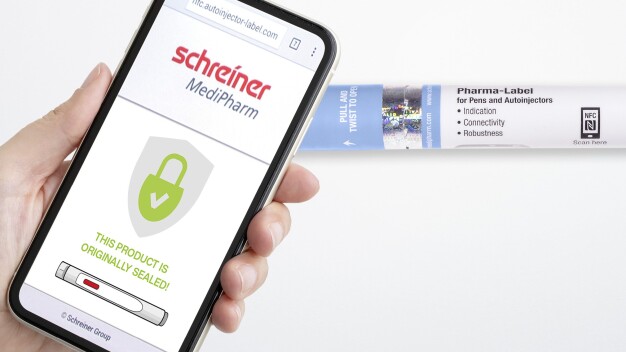 Smarte Sicherheit: Mit einem NFC-Label am Pen können Patienten per Smartphone in Sekundenschnelle die Echtheit und Unversehrtheit ihres Medikaments überprüfen. © Schreiner MediPharm / Smart security: With an NFC-Label on their pen, patients can check the authenticity and integrity of their medication within seconds via smartphone. © Schreiner MediPharm