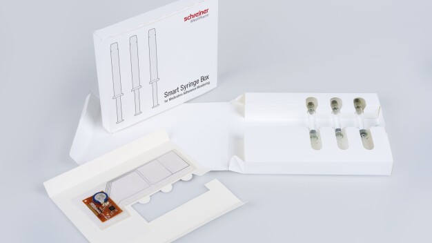 Die Smart Syringe Box von Schreiner MediPharm ermöglicht digitales Tracking und Temperaturüberwachung in klinischen Studien. © Schreiner MediPharm / The Smart Syringe Box from Schreiner MediPharm enables digital tracking and temperature monitoring in clinical trials. © Schreiner MediPharm Die Smart Syringe Box von Schreiner MediPharm ermöglicht digitales Tracking und Temperaturüberwachung in klinischen Studien. © Schreiner MediPharm / The Smart Syringe Box from Schreiner MediPharm enables digital tracking and temperature monitoring in clinical trials. © Schreiner MediPharm
