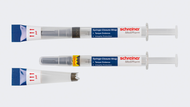 Syringe-Closure-Wrap umschließt den Spritzenkörper und die Kappe und zeigt die Erstöffnung der Spritze eindeutig und irreversibel an. / Syringe-Closure-Wrap wraps around the syringe barrel and the cap, and provides clear and irreversible first-opening indication of the syringe. 