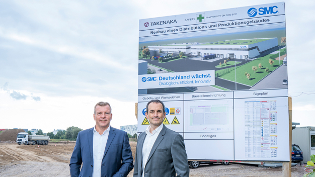 „SMC Deutschland wächst – ökologisch, effizient, innovativ.“ Ralf Laber, Geschäftsführer von SMC Deutschland (links) und Pascal Borusiak, Director Business Operations bei SMC, freuen sich auf das neue Gebäude. (Foto: SMC Deutschland GmbH)