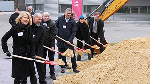 Erfolgreicher Spatenstich der „Future Factory Asslar“ von Pfeiffer Vacuum. / Successful groundbreaking ceremony of the 