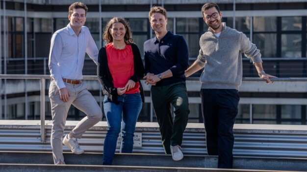 Das Gründerteam von links nach rechts: Maurice Wanitzek, Claudia Bett, Dr. Maximilian Scheu und Jakob Finkbeiner. (Bild: Nico Scheller)