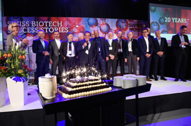 Am Swiss Biotech Day 2018 ehrte die Swiss Biotech Association Biogen, Glycart, Okairos, Selexis und Vifor Fresenius Medical Care Renal Pharma für ihre grosse Verdienste um die Biotechnologie. Mit der Lancierung der Swiss Biotech Success Stories Kampagne feiert der Verein auch sein 20-jähriges Bestehen. 