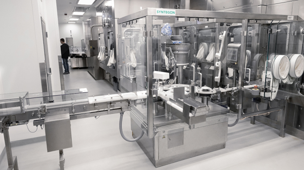 Die neue ARF Isolatorlinie von Alcami ist in Betrieb und ermöglicht es dem Unternehmen, das tägliche Produktionsvolumen in Charleston mehr als zu verdoppeln. / Alcami’s new ARF isolator line is up and running, allowing the company to more than double the daily production volume in Charleston.