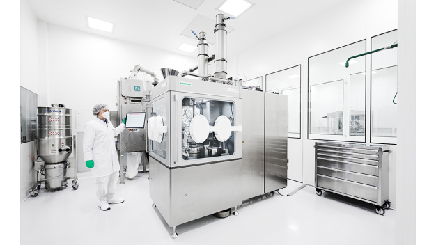 Cleanrooms, a powder laboratory, and state-of-the-art equipment create ideal conditions for experiments with tablets and capsules.