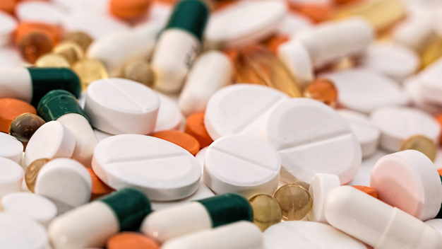 Granulate sind die Grundlage zahlreicher Produkte im Bereich Pharma und Food; sie unterliegen strengsten Qualitätsanforderungen. (Quelle: Mizianitka / Pixabay.com)
Granulate sind die Grundlage zahlreicher Produkte im Bereich Pharma und Food; sie unterliegen strengsten Qualitätsanforderungen. (Quelle: Mizianitka / Pixabay.com)