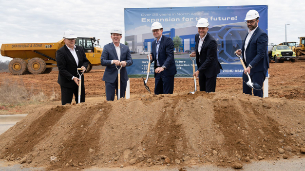 Ziehl-Abegg-Management (von links): Thomas Brommer (ZA-Gruppe), Jimmy Mitchell (ZA USA), Dr. Marc Wucherer (CEO ZA-Gruppe), Joachim Ley (ZA-Gruppe) und Mirco Herrmann (ZA USA). (Foto: Ziehl-Abegg) / (Photo: Ziehl-Abegg) 