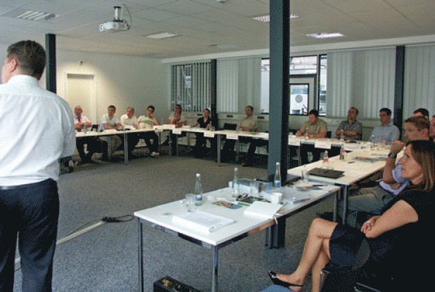 Forumsteilnehmer während dem Wissensaustausch durch die Netzwerkpartner CleanRoomNet.
