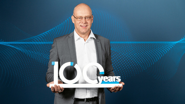 Thomas Böck, Festo Vorstandsvorsitzender: Thomas Böck, Vorstandsvorsitzender von Festo: „Wir richten unseren Blick im Jubiläumsjahr vor allem in die Zukunft und sehen unsere Verantwortung darin, mit unseren Innovationen in Automation und technischer Bildung zur Lösung der dringendsten Aufgaben von Wirtschaft und Gesellschaft beizutragen und als Lösungsanbieter die industrielle Transformation maßgeblich voranzutreiben.“ / Thomas Böck, Festo Chairman of the Management Board: Thomas Böck, Chairman of the Management Board of Festo: Thomas Böck, Festo Vorstandsvorsitzender: Thomas Böck, Vorstandsvorsitzender von Festo: „Wir richten unseren Blick im Jubiläumsjahr vor allem in die Zukunft und sehen unsere Verantwortung darin, mit unseren Innovationen in Automation und technischer Bildung zur Lösung der dringendsten Aufgaben von Wirtschaft und Gesellschaft beizutragen und als Lösungsanbieter die industrielle Transformation maßgeblich voranzutreiben.“ / Thomas Böck, Festo Chairman of the Management Board: Thomas Böck, Chairman of the Management Board of Festo: