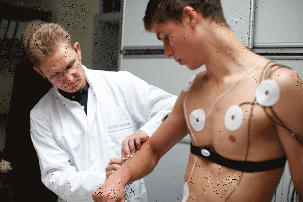 Mit dem Hautmodell testen die Hohenstein Institute die thermophysiologischen Eigenschaften von Textilien. © Hohenstein Institute Mit dem Hautmodell testen die Hohenstein Institute die thermophysiologischen Eigenschaften von Textilien. © Hohenstein Institute
